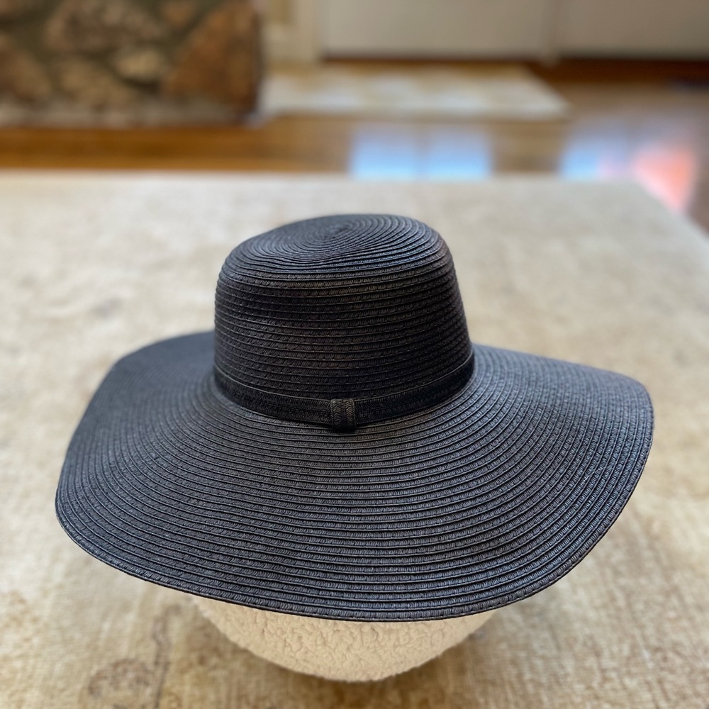 Sand and Shore Wide brimmed sun hat in black. - Picture 5 of 7